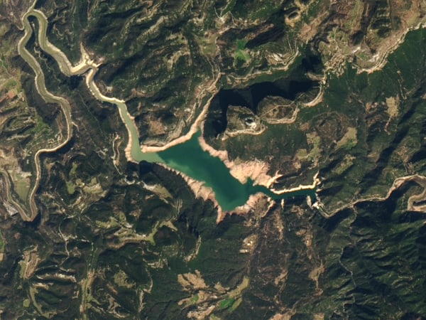 Satellite view of Sau Reservoir in March 2023, the valley holding a broad body of water.